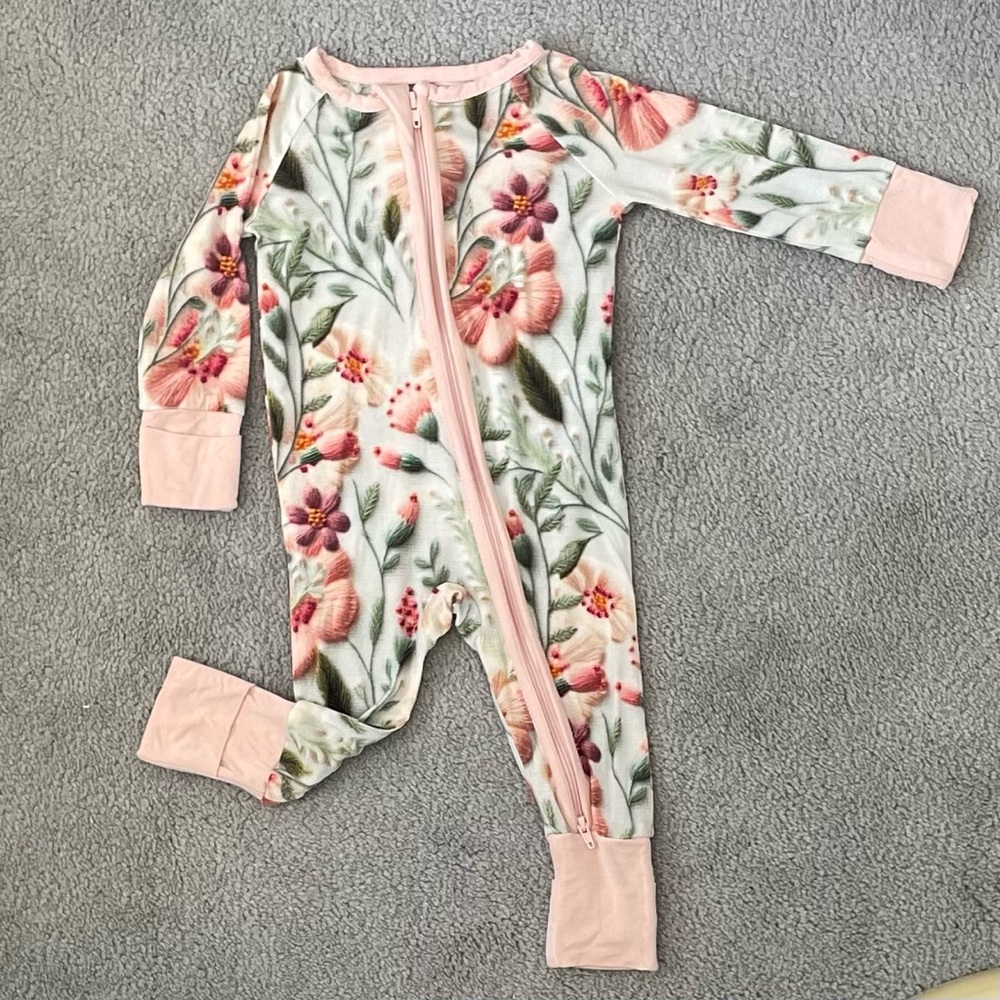 Miozing 3D 0-3 month Flower-Print Bamboo Zip-Up Pyjamas fold over hands/feet